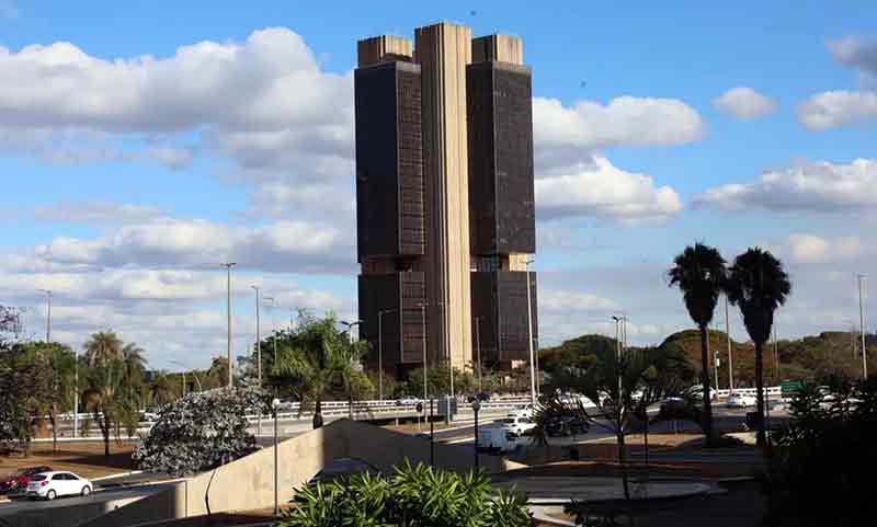 O Banco Central (BC) só voltará a publicar uma carta aberta no início de abril de 2026, caso a inflação oficial em 12 meses encerre março acima do teto da meta, de 4,5%.