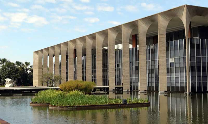 Visita ocorreria após eventos com políticos que questionaram urnas.