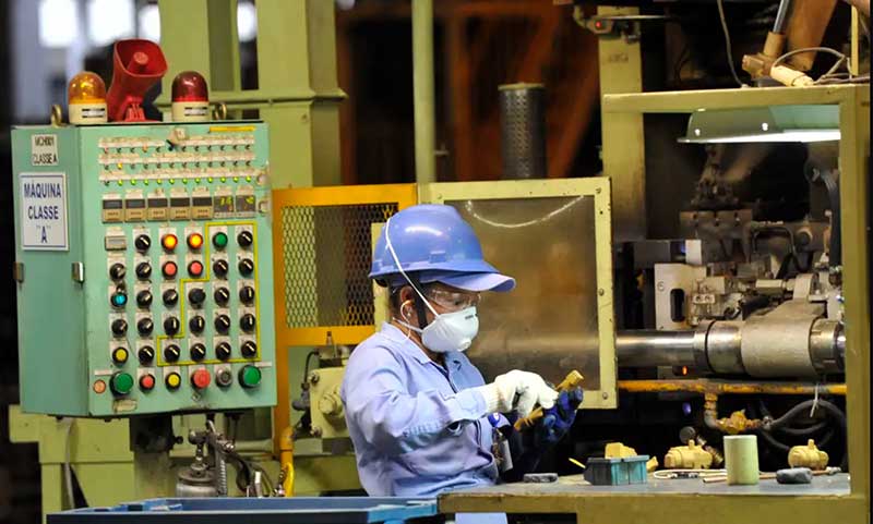 Comitê-Executivo de Gestão autorizou a redução de tarifa para 15 itens distintos de importação; medida beneficia empresas listadas no relatório oficial da Camex e busca impacto direto na estrutura de custos produtivos.