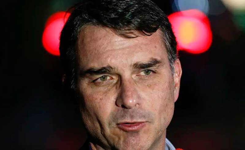 Senador disse que relação com banqueiro preso é "patrocínio privado"