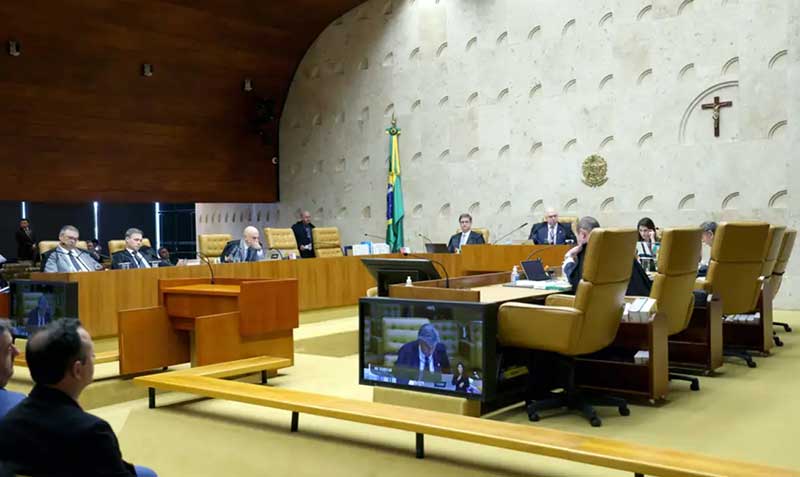 Corte forma maioria por 6 a 1 para preservar a exceção à regra do nepotismo; decisão divide juristas e políticos e provoca reação da OAB, que fala em “retrocesso institucional”.