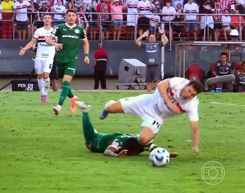 Comissão de Arbitragem da CBF condiciona retorno dos árbitros de Red Bull Bragantino x Grêmio e São Paulo x Palmeiras a avaliação e aprimoramento interno após críticas de clubes e polêmicas em jogos-chave da 27ª rodada do Brasileiro 2025