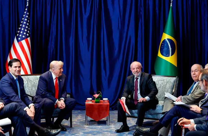 Encontro em Kuala Lumpur marca primeiro passo de reaproximação após o tarifaço de 50% imposto por Washington; líderes discutiram também a crise na Venezuela e o papel do Mercosul no equilíbrio regional.