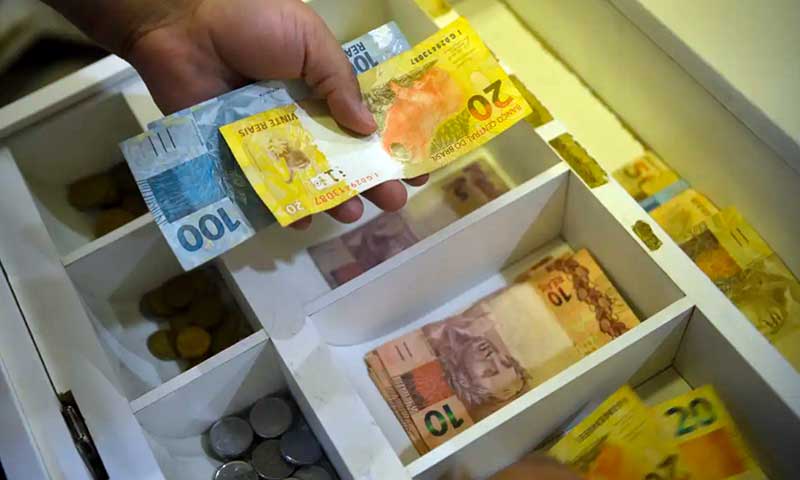 Em abril, INPC ficou em 0,81%, mostra IBGE.