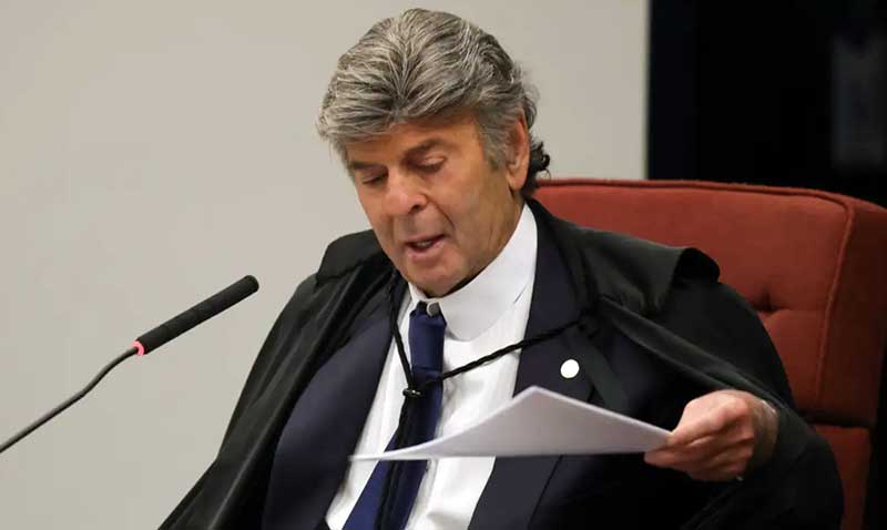 Suspensão do julgamento por pedido de vista impede decisão definitiva sobre denúncia de calúnia de Sergio Moro contra Gilmar Mendes; opiniões na Câmara, no Congresso e no governo paulista refletem divergências sobre o papel do Supremo.