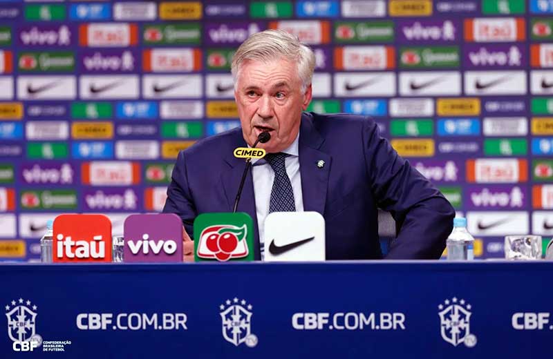 Rodrygo e Vinicius Júnior voltam a ser lembrados pelo técnico italiano.