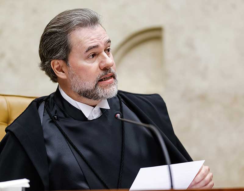 Relatório sobre mensagens no celular de Daniel Vorcaro foi entregue ao presidente do STF. Pedido será analisado por Fachin; Toffoli diz que a PF não é parte para requerer suspeição e que apresentará manifestação.