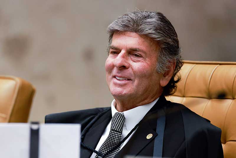 A mudança do ministro Luiz Fux, autorizada por Edson Fachin após a aposentadoria de Luís Roberto Barroso, reacende discussões sobre equilíbrio interno no Supremo e provoca reações entre governo, oposição e a OAB.