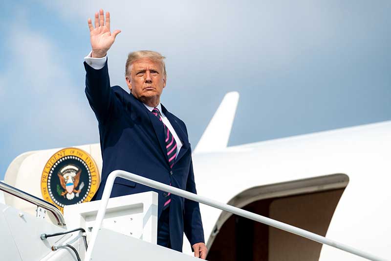 Presidente dos EUA avisa que operações terrestres começam em breve contra tráfico de drogas, após sucessos marítimos. Maduro mobiliza tropas e denuncia plano de invasão; Colômbia critica, Brasil adota cautela e Guiana apoia indiretamente. Esquerda vê imperialismo, direita elogia proteção.