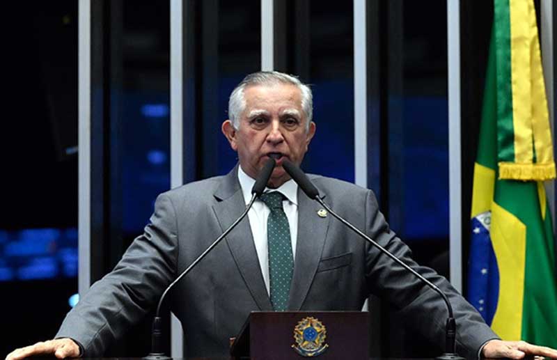 Senador Izalci Lucas (PL-DF) criticou o acordo para salvar o BRB
