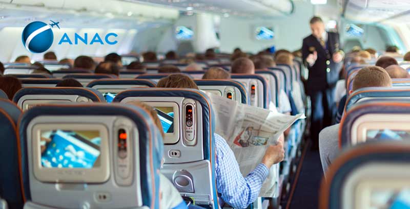 As novas regras da Agência Nacional de Aviação Civil (ANAC) para passageiros indisciplinados passaram a valer a partir desta segunda-feira (14). Em casos gravíssimos, o passageiro poderá ser multado em R$ 17.500 e ser suspenso por até 12 meses.