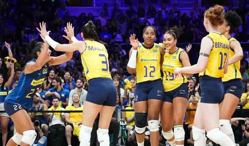 O Brasil permanece com 100% de aproveitamento na Liga das Nações de Vôlei (VNL) feminina após derrotar os Estados Unidos.