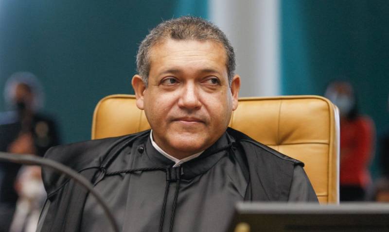 Pedido tinha sido feito por quatro senadores.