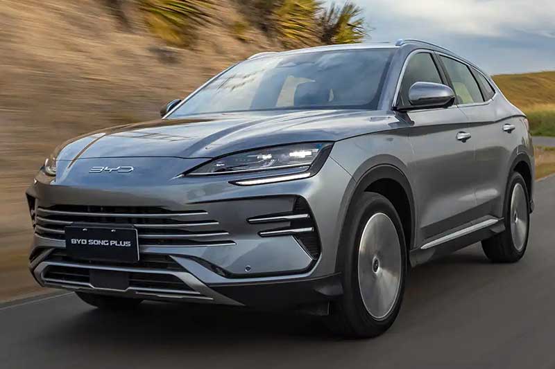 Cresce a chegada de marcas chinesas ao mercado brasileiro, com diversidade de motorização e forte impacto tributário, em meio às discussões políticas da COP-30 sobre energias limpas e desenvolvimento econômico.