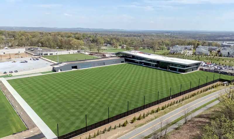 Delegação viaja às 22h desta segunda e vai a campo na tarde de terça.