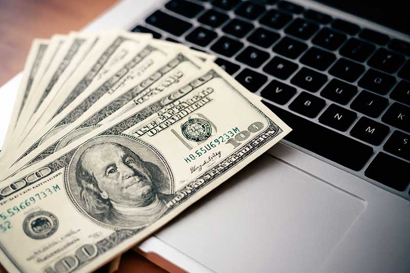 No pregão de 1º de dezembro de 2025, o Ibovespa encerrou aos 158.428,55 pontos, com variação negativa em relação ao fechamento anterior. O dólar comercial PTAX de compra fechou a R$ 5,3463 e a venda a R$ 5,3469, ambos com alta no dia.