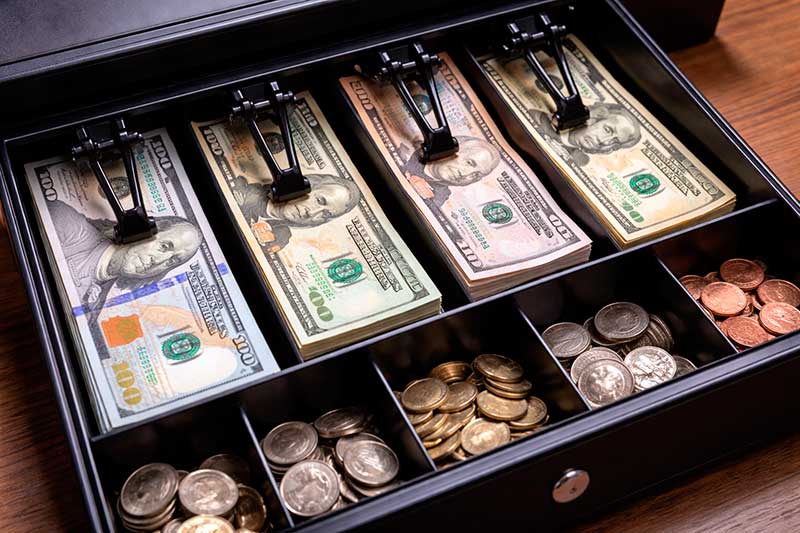 ndice avança 0,87% em relação a 2 de janeiro e Ptax de compra do dólar recua 0,04%, conforme dados oficiais do Banco Central e da B3 referentes ao fechamento de 5 de janeiro de 2026.