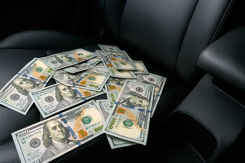 Ibovespa sobe 1,09% para 162.389,59 pontos nesta 15/12, ante 160.633,08 em 12/12. Dólar comercial PTAX compra recua a R$ 5,3923 de R$ 5,4005; venda em R$ 5,3929. Baumer SA com maiores ganhos; Trisul e Azul em baixas.