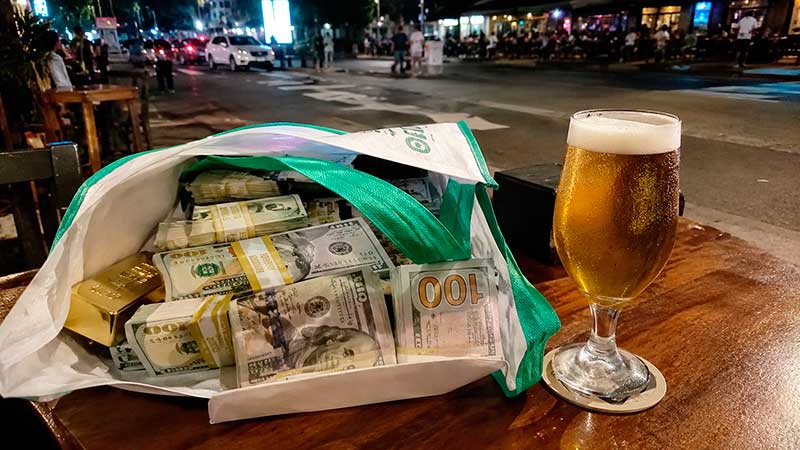 O índice B3 apresentou variação de 1,03%, enquanto o dólar comercial obteve retração de 0,44%. Decisões na China sobre metais orientaram as negociações do dia.