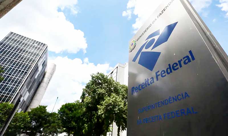 Alta de 5% é puxada por IOF, renda e consumo.