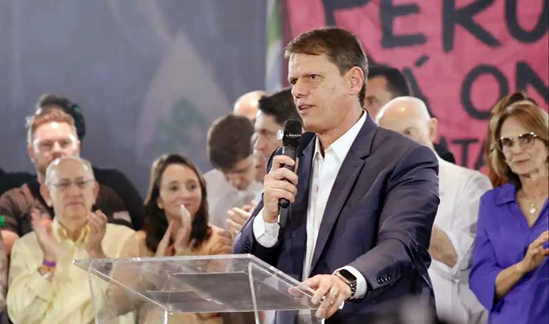 Flávio Bolsonaro participou da convenção na capital paulista.