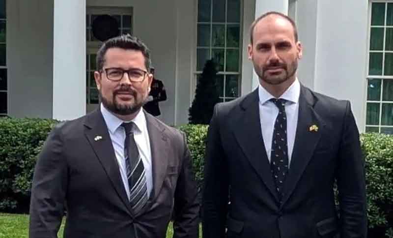 A Procuradoria-Geral da República acusa Eduardo Bolsonaro e Paulo Figueiredo de coação no curso do processo judicial por meio da pressão a autoridades e uso de sanções externas, enquanto a oposição rebate classificando a ação como perseguição política.