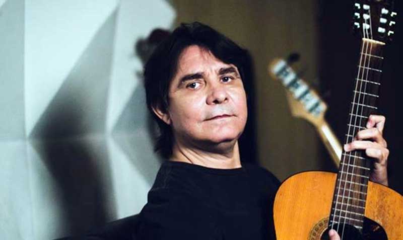 Aos 73 anos, Lô Borges, fundador do Clube da Esquina, deixa um legado que redefiniu a MPB ao incorporar influências internacionais e expressar a identidade cultural de Minas Gerais, provocando uma renovação profunda na música nacional.