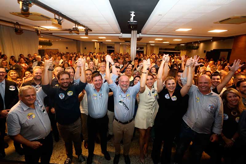 Encontro reuniu vereadores, lideranças políticas e representantes da sociedade civil em uma demonstração de força e união do grupo