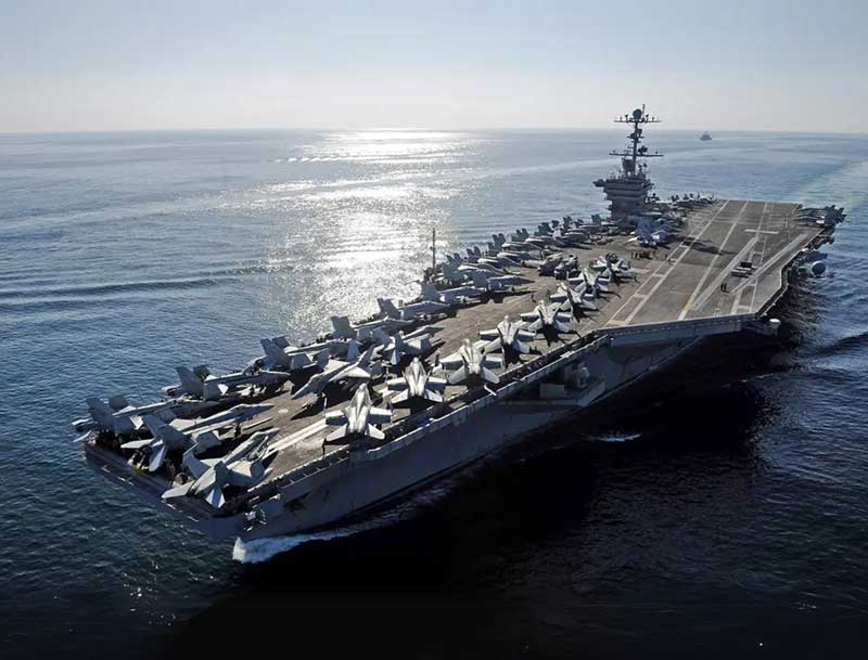 A chegada do maior navio de guerra do mundo à região marca uma nova escalada na política externa dos Estados Unidos e reacende o confronto diplomático com a Venezuela, sob críticas divergentes no Mercosul.