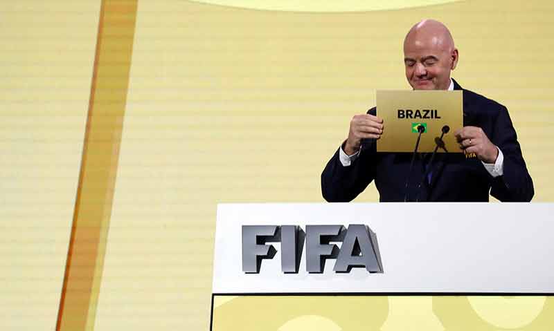 Infantino afirma que valor será reinvestido no futebol feminino