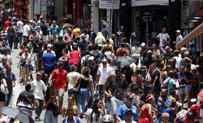 Instituto aponta crescimento de 0,39% em um ano. O Estado de São Paulo chega a 46,1 milhões.
