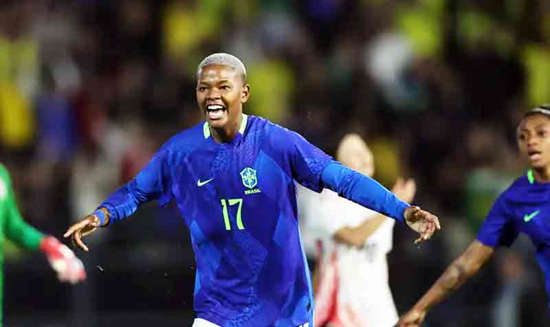 Atacante de 19 anos garante triunfo de 2 a 1 da seleção