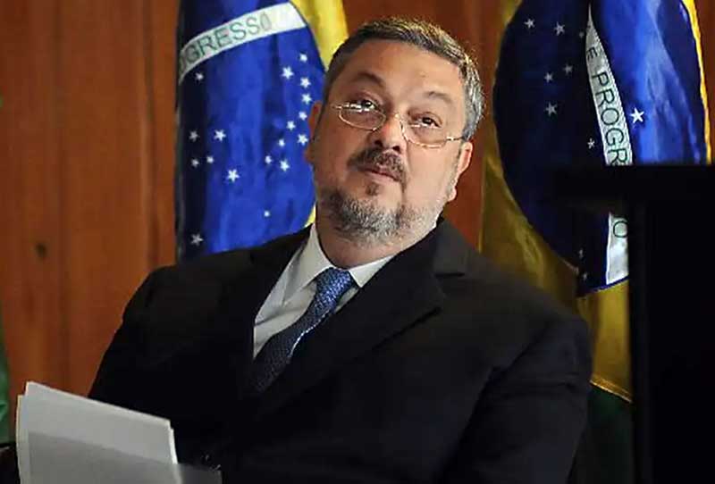 A decisão da Segunda Turma do STF de manter a anulação do processo contra Palocci sinaliza na relação entre o Judiciário, a política e o mercado, trazendo incertezas e debates sobre o futuro da Lava Jato e o combate à corrupção no Brasil.