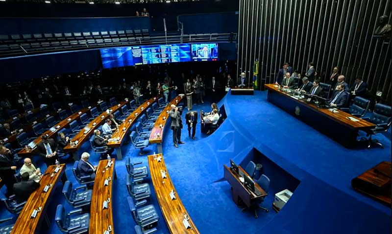 A proposta de isenção do IR para quem ganha até R$ 5 mil reais está em tramitação na Câmara, aguardando votação no plenário.