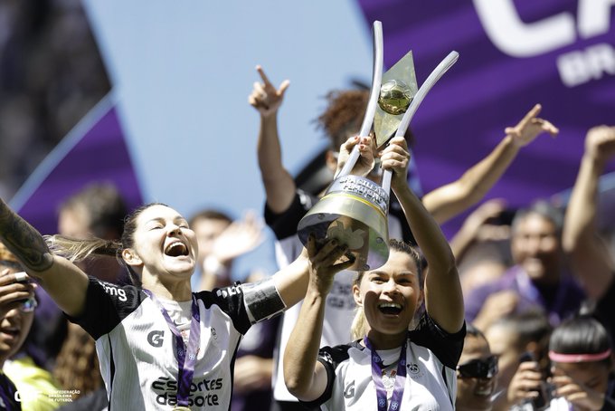 Em partida histórica, Corinthians vence Cruzeiro por 1 a 0 na Neo Química Arena e confirma o título nacional diante de 41 mil torcedores, coroando campanha marcada por protagonismo e investimento recorde.