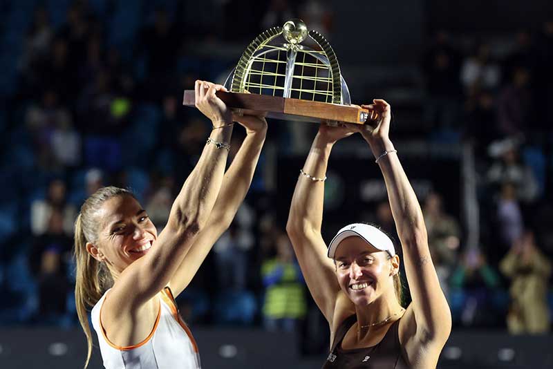 A brasileira Luisa Stefani e a húngara Timea Babos derrotaram as brasileiras Laura Pigossi e Ingrid Martins para conquistarem o título de duplas do SP Open.