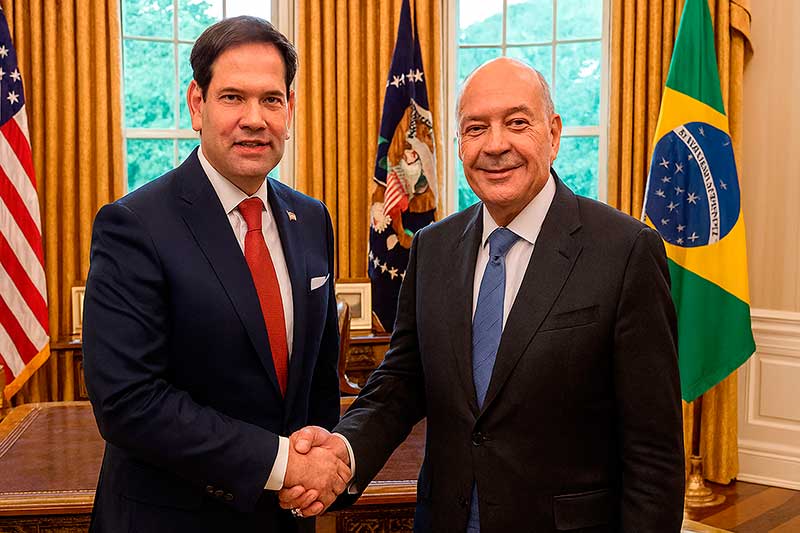 Na quinta-feira, 16 de outubro de 2025, o ministro brasileiro Mauro Vieira e o secretário de Estado dos EUA, Marco Rubio, reuniram-se por cerca de 1h15 na Casa Branca, com foco em negociar o tarifaço imposto por Trump e pavimentar o caminho para reunião entre Lula e Trump.
