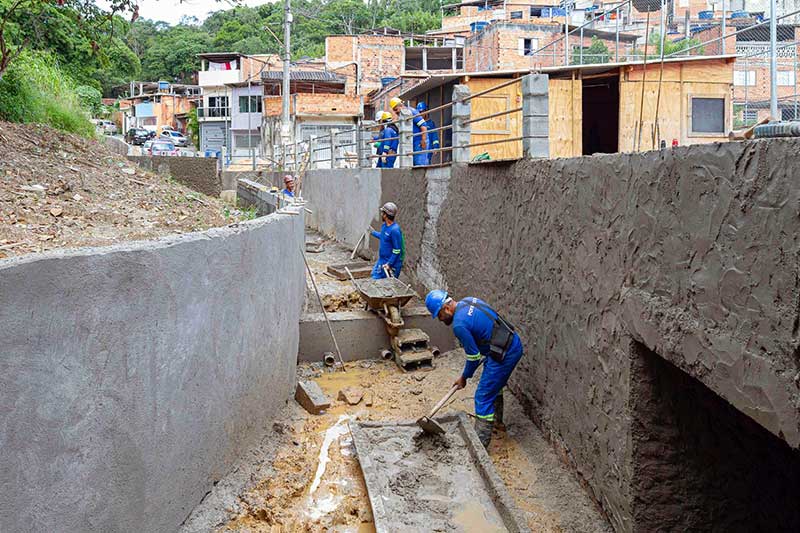 Obra no Córego Iguassú _Foto Andriana Horvath