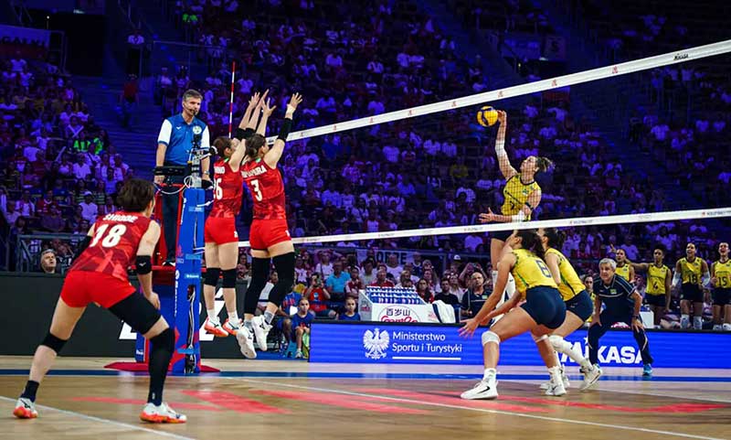 Seleção brasileira feminina de vôlei derrotou o Japão por 3 sets a 2.