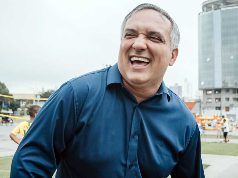 Ações da Polícia Federal e do Ministério Público revelam uma rede de desvios que envolvia o alto escalão da prefeitura e da Câmara Municipal, deixando a cidade sob um novo cerco. Prefeito e presidente da Câmara são afastados e mais de 30 pessoas são investigadas.