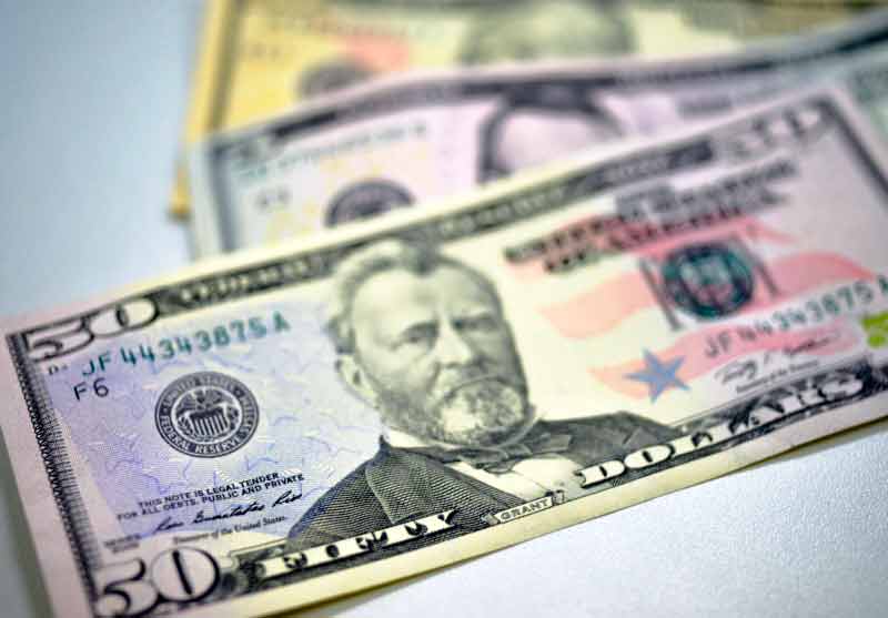 Dólar cai...