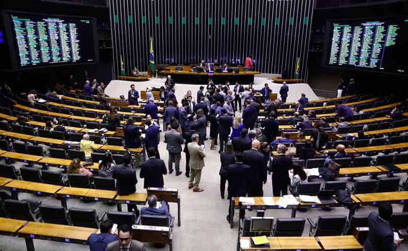 Parlamentares agora começam a discutir o mérito do texto