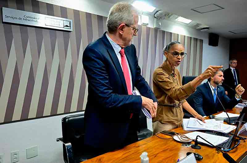 Ministra Marina Silva abandona audiência na CI após discussão com senadores