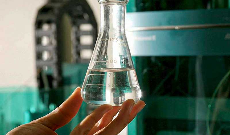 Cursos ensinam como constatar adulteração em garrafas