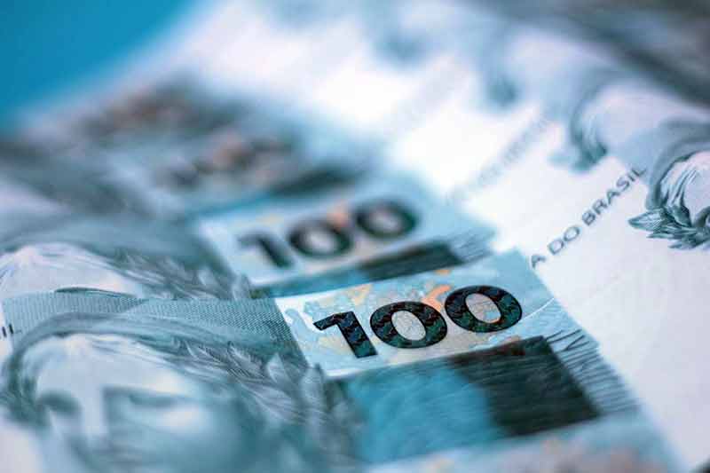 Cerca de seis horas após publicar um decreto com a elevação e a padronização de diversas alíquotas do Imposto sobre Operações Financeiras (IOF), o governo recuou e revogou parte dos aumentos. 