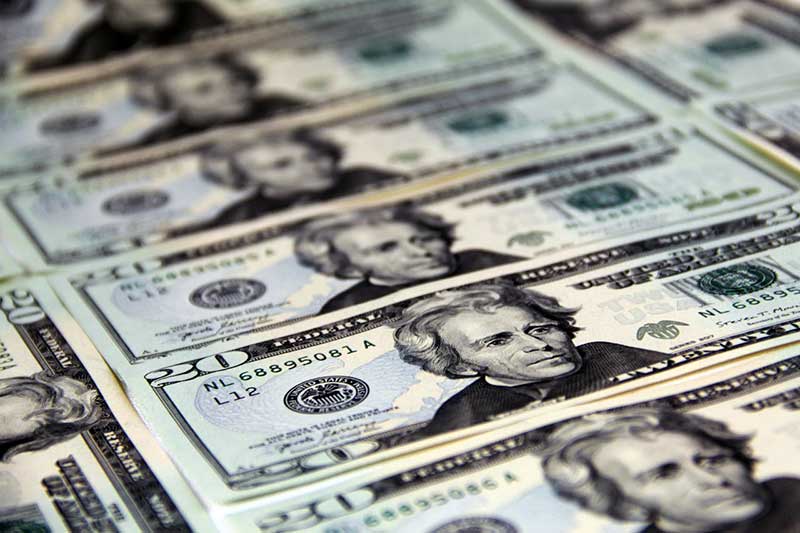 Apesar da trégua no câmbio, bolsa sente o baque da rotação global de capitais e impasse fiscal no brasil.