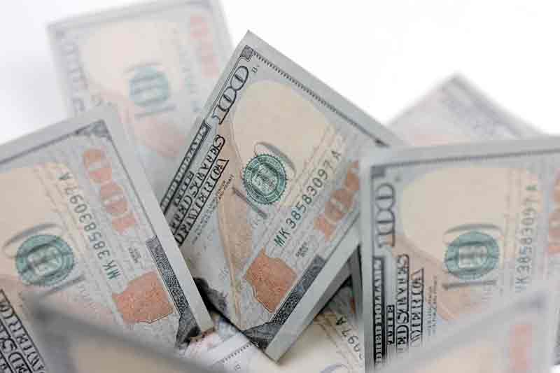 Dólar encerrou o dia em alta de 0,14%, cotado a R$ 5,5699, após uma sessão marcada por volatilidade