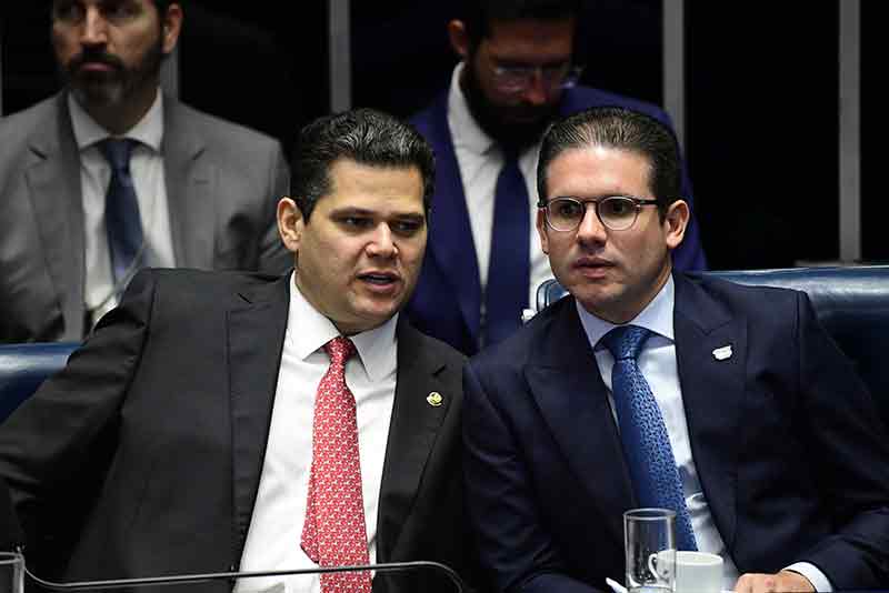 Anistiar crimes contra a ordem democrática seria ferir a própria Constituição? A Carta de 88 impõe limites claros ao perdão judicial, garantindo a proteção do Estado Democrático de Direito.