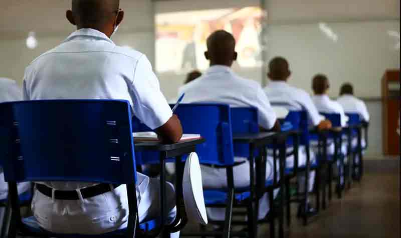 Podem se alistar jovens do sexo feminino e masculino