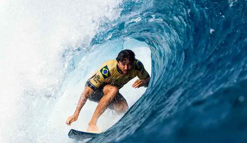 Brasileiro, Yago Dora, brilha no WSL Finals e garante oitavo título do Brasil